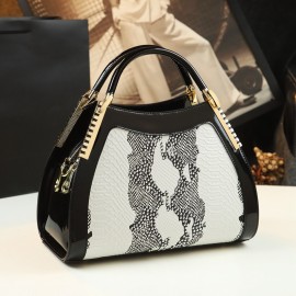 Elegant Handbag with Embossed Design, a Stylish Party Bag for Summer And Autumn 2024, Versatile Handbag for Moms, Perfect for Shoulder Carrying.